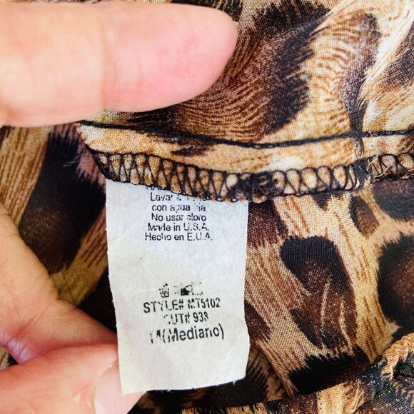✨2/$20✨ Jacaranda Tiger patterned blouse with gold threading Size Medium - Picture 9 of 9